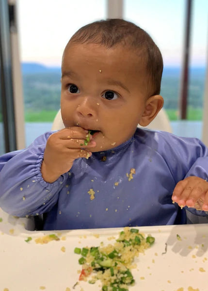 Self_feeding_baby_mess_grande